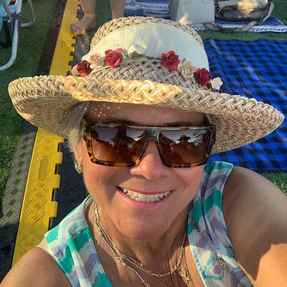 Meet your Posher, Lidia - Picture 1 of 1